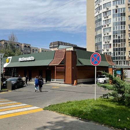 Уютная Квартира В Самом Сердце Алматы Экстерьер фото
