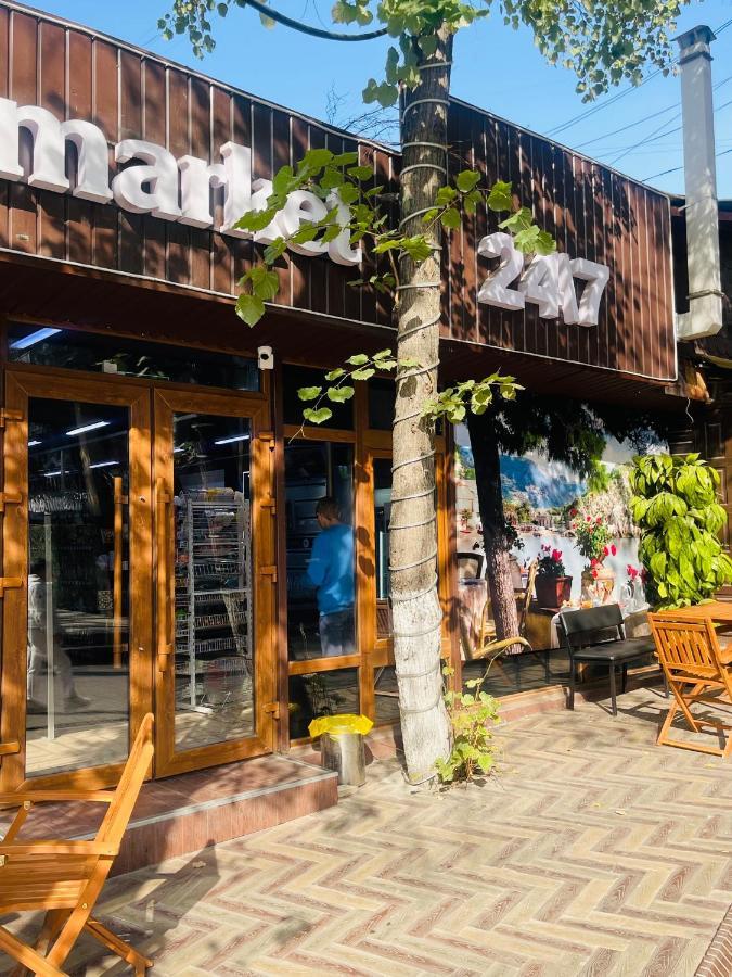 Уютная Квартира В Самом Сердце Алматы Экстерьер фото